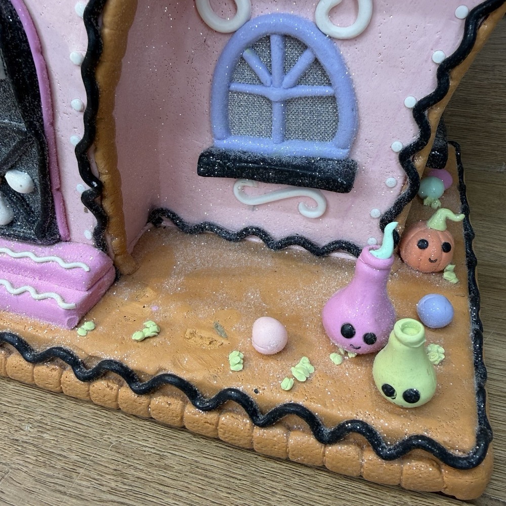 Ghoulish Garden HALLOWEEN Gingerbread Haunted House Lighted Pink Decor READ - Picture 6 of 10